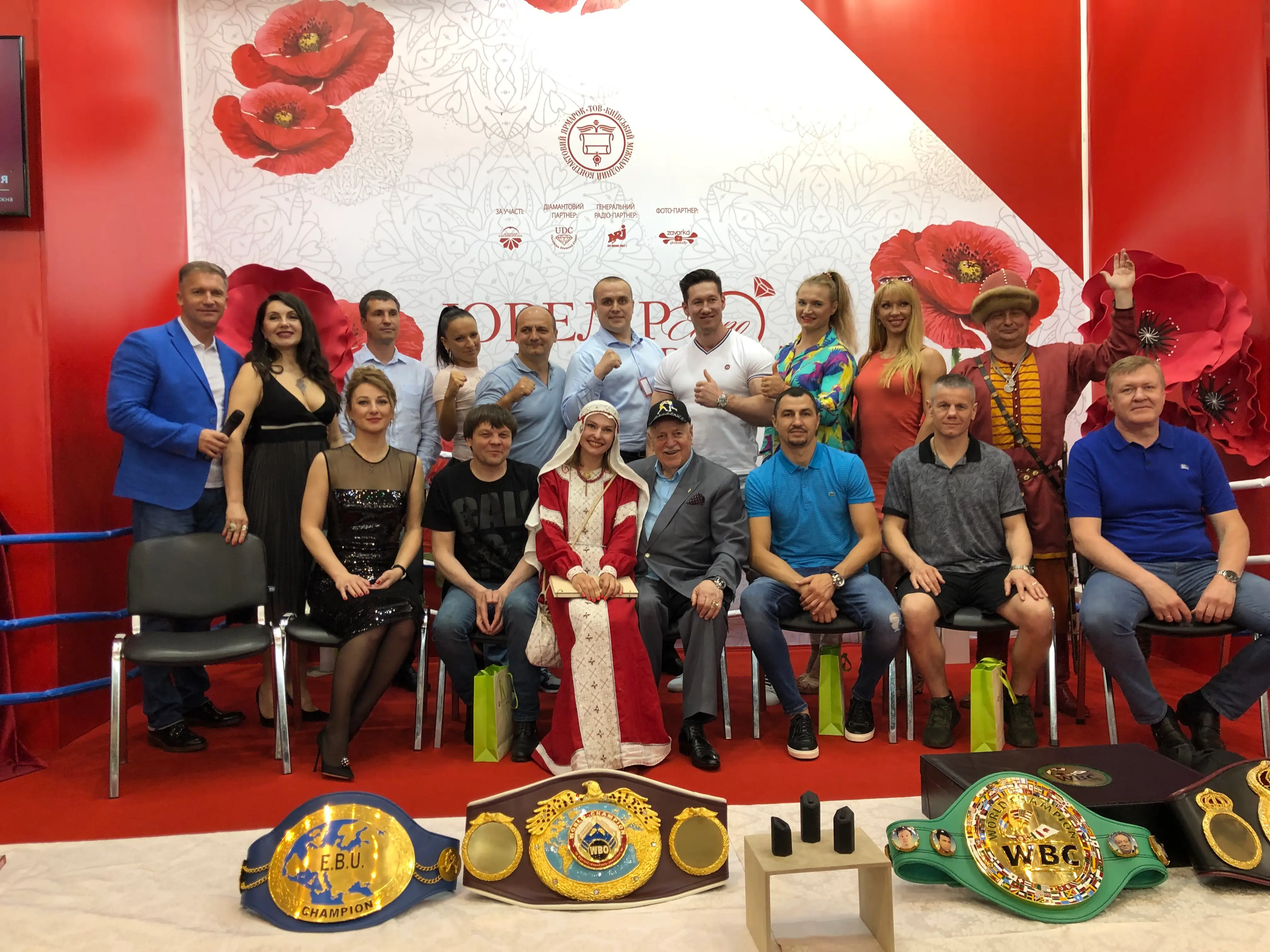 Партнерства з бізнесом і державою